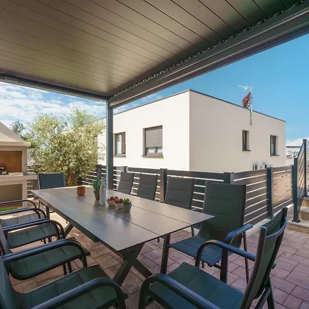 Exclusive New House W Private Pool וילה וודיצה