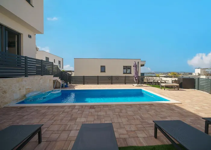 Exclusive New House W Private Pool 别墅