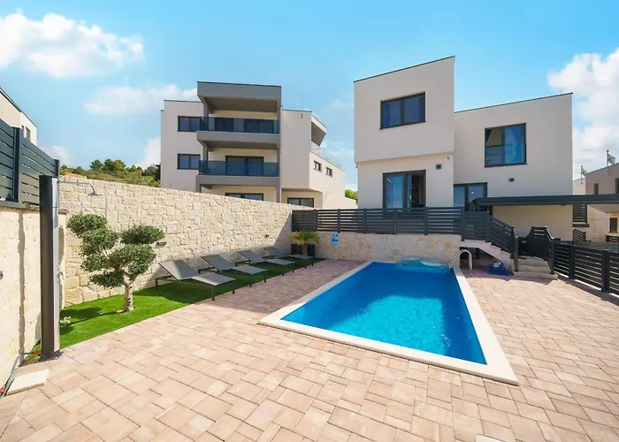 Exclusive New House W Private Pool * 沃迪切