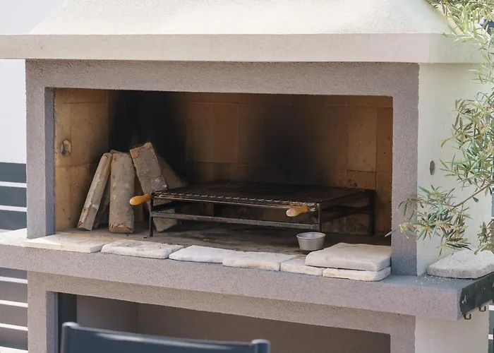 Exclusive New House W Private Pool * 沃迪切